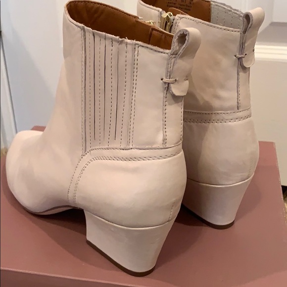 Franco Sarto White Leather Zip Up Booties - Picture 5 of 9